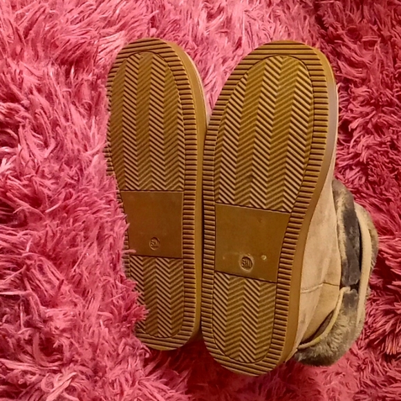 G by GBG guess grey suede boots with grey faux fur - Picture 3 of 10